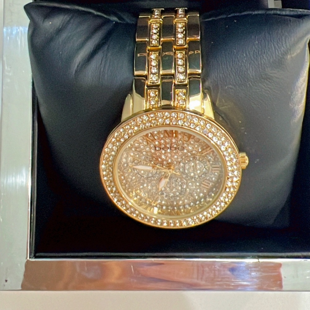 Bebe brand new Watch w box and tag
Not battery
Reloj bebé nuevo caja etiqueta